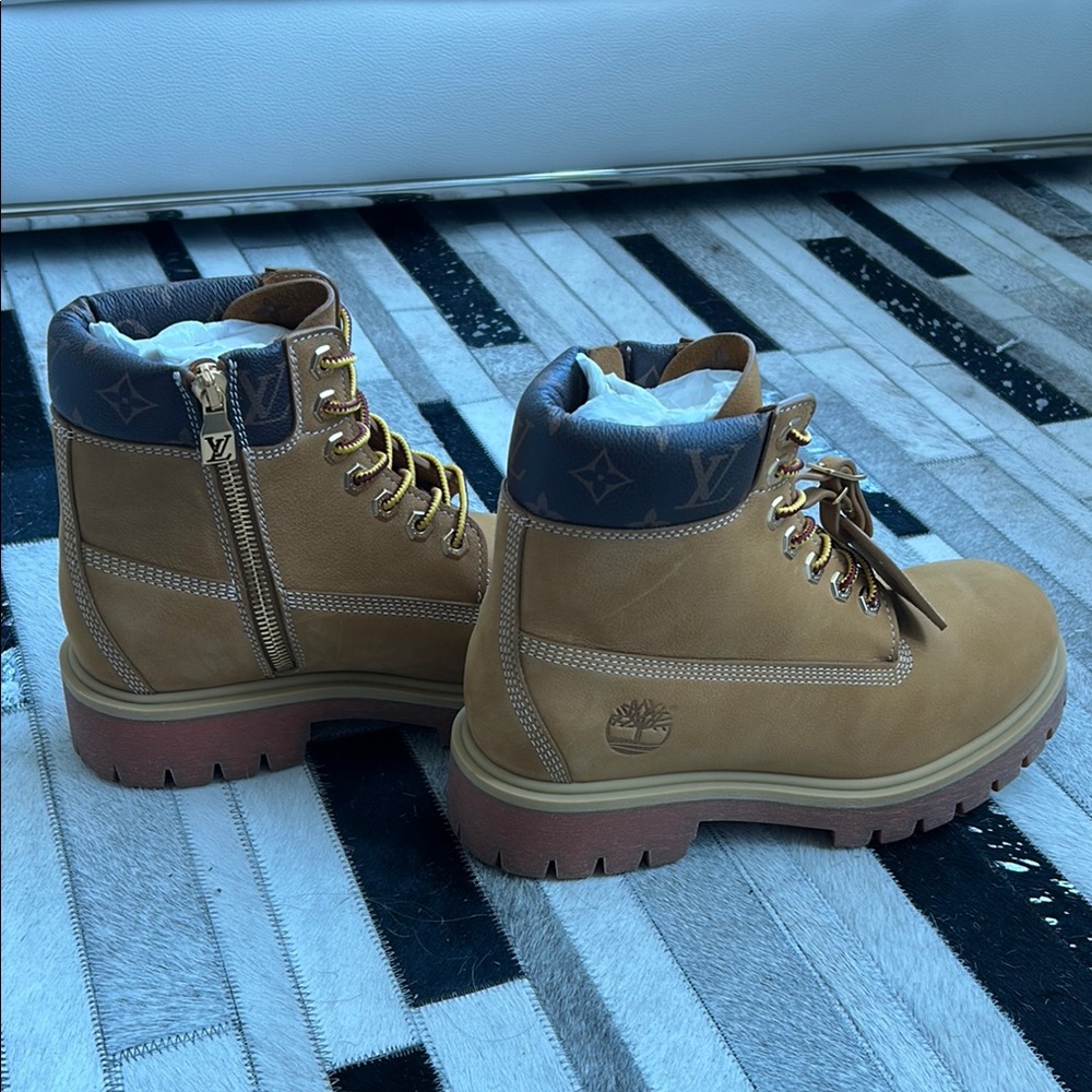 Louis Vuitton x Timberland Tan and Brown Men’s Boots (Limited Edition) - Picture 5 of 11